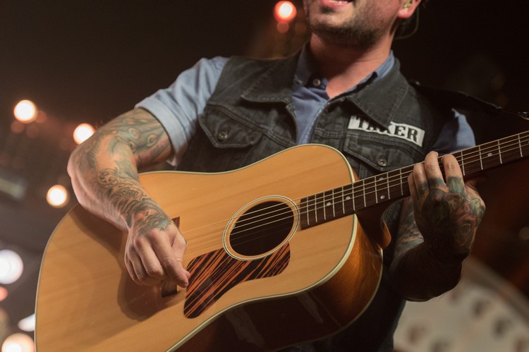 Good-Songs-To-Play-On-Guitar