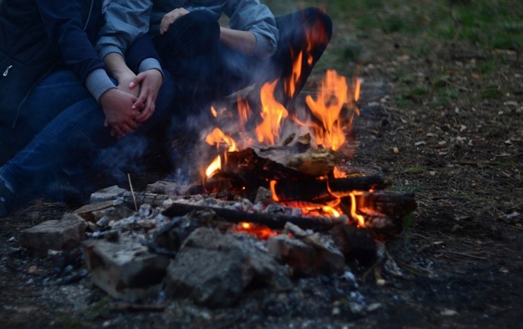 best-songs-to-play-at-a-campfire