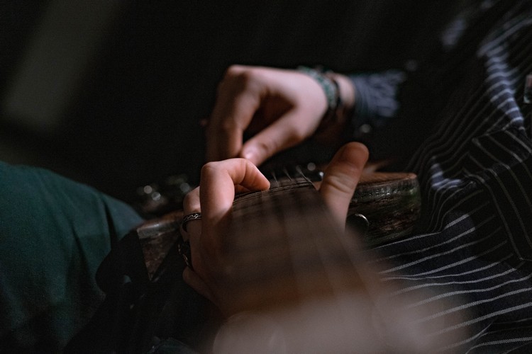 Good-Songs-To-Play-On-Guitar