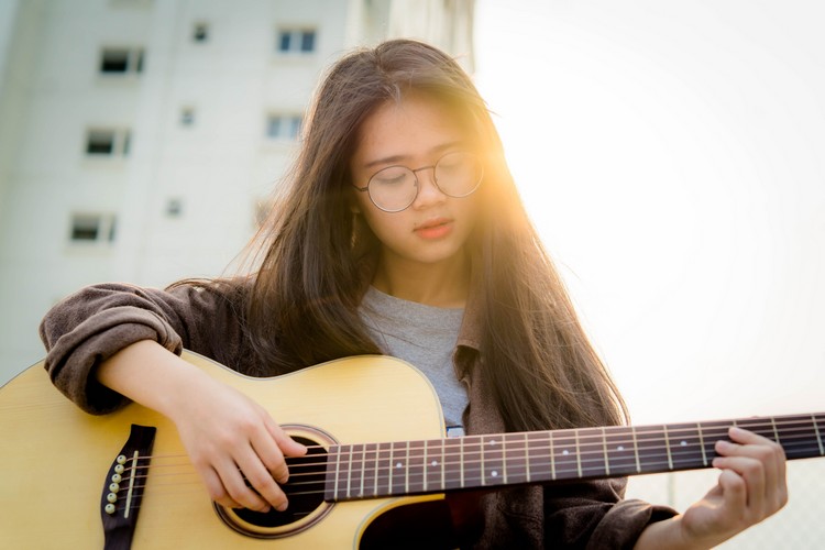 Good-Songs-To-Play-On-Guitar
